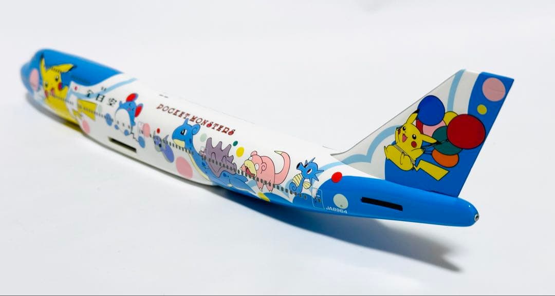 全日空商事 1/200 B747-400 ANAポケモンジェット NH20007