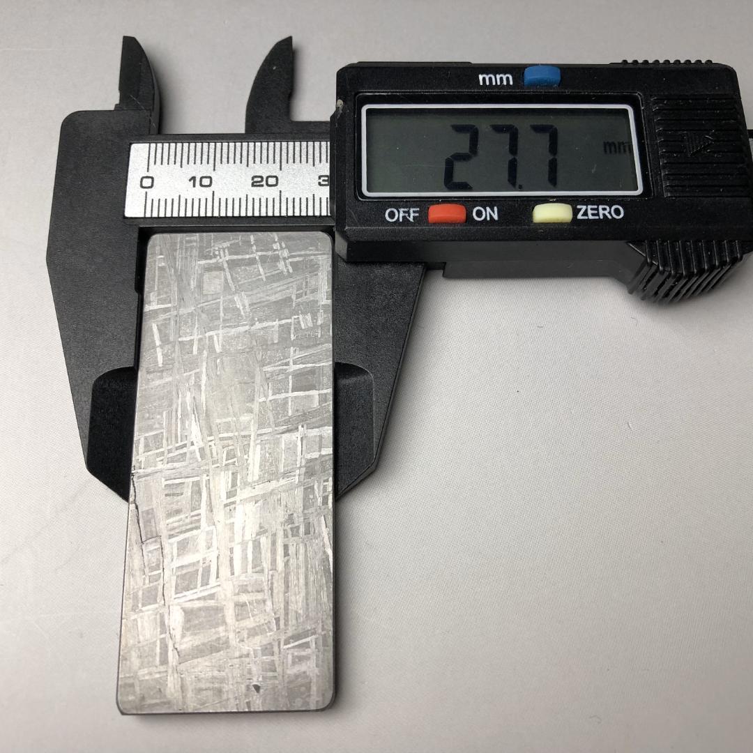 ムオニオナルスタ隕石 鉄隕石　隕石　重さ約77ｇ　ケース付き