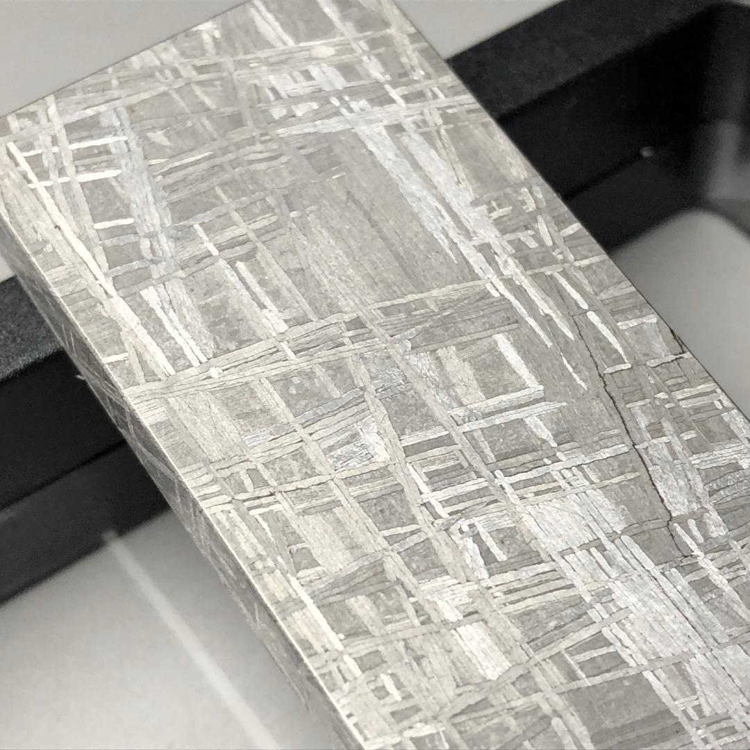 ムオニオナルスタ隕石 鉄隕石　隕石　重さ約77ｇ　ケース付き