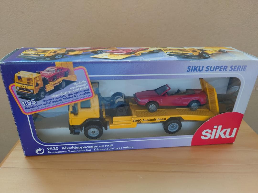 1/55 Siku(ジク)　 ADAC(ドイツ自動車連盟)車積載車＋乗用車