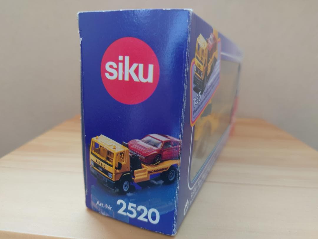 1/55 Siku(ジク)　 ADAC(ドイツ自動車連盟)車積載車＋乗用車