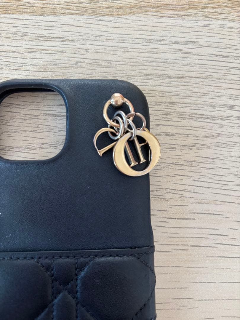 Christian Dior iphone15 ケース カナージュ チャーム付き