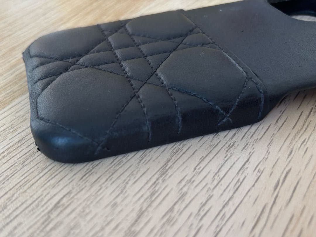 Christian Dior iphone15 ケース カナージュ チャーム付き