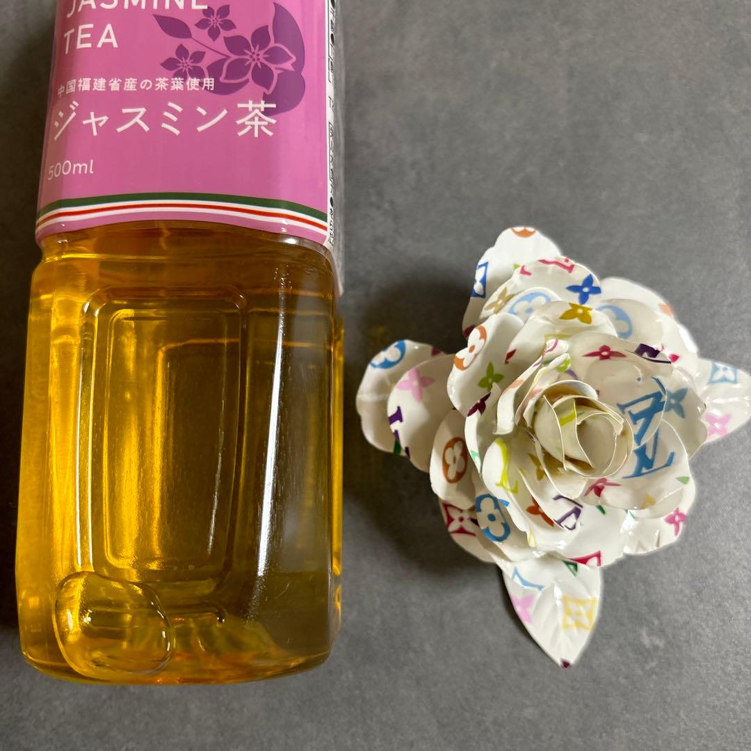 ルイヴィトンマルチカラー花型ブローチ ホワイト マルチカラー