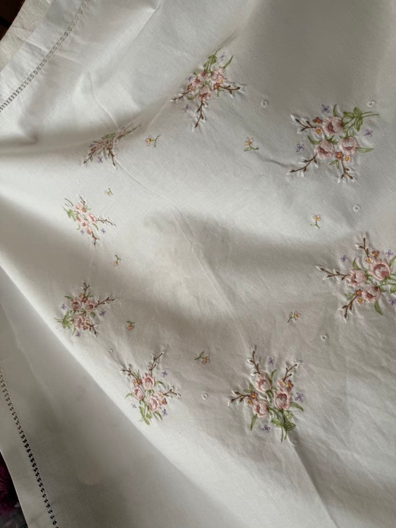 フランスアンティークஐ⋆*優しい色合いの花柄刺繍のクロス