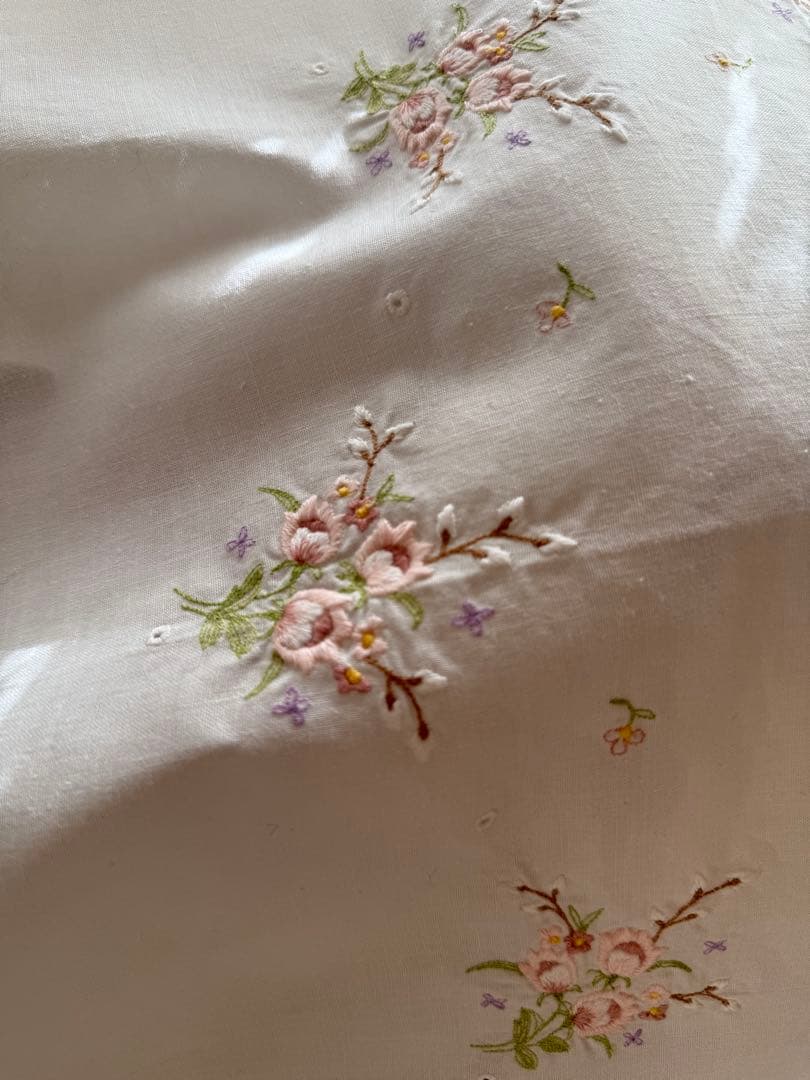 フランスアンティークஐ⋆*優しい色合いの花柄刺繍のクロス