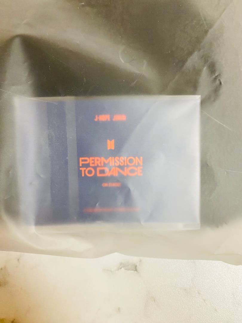 BTS 未開封 トレカ付き permission to dance フーディー