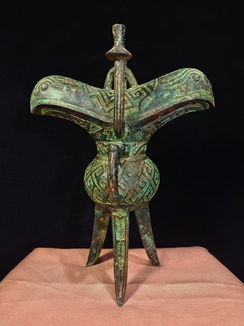 中国古美術品.旧蔵珍品·古青銅器【勾連雷文双流爵】三脚儀式器／古代風礼器／酒器