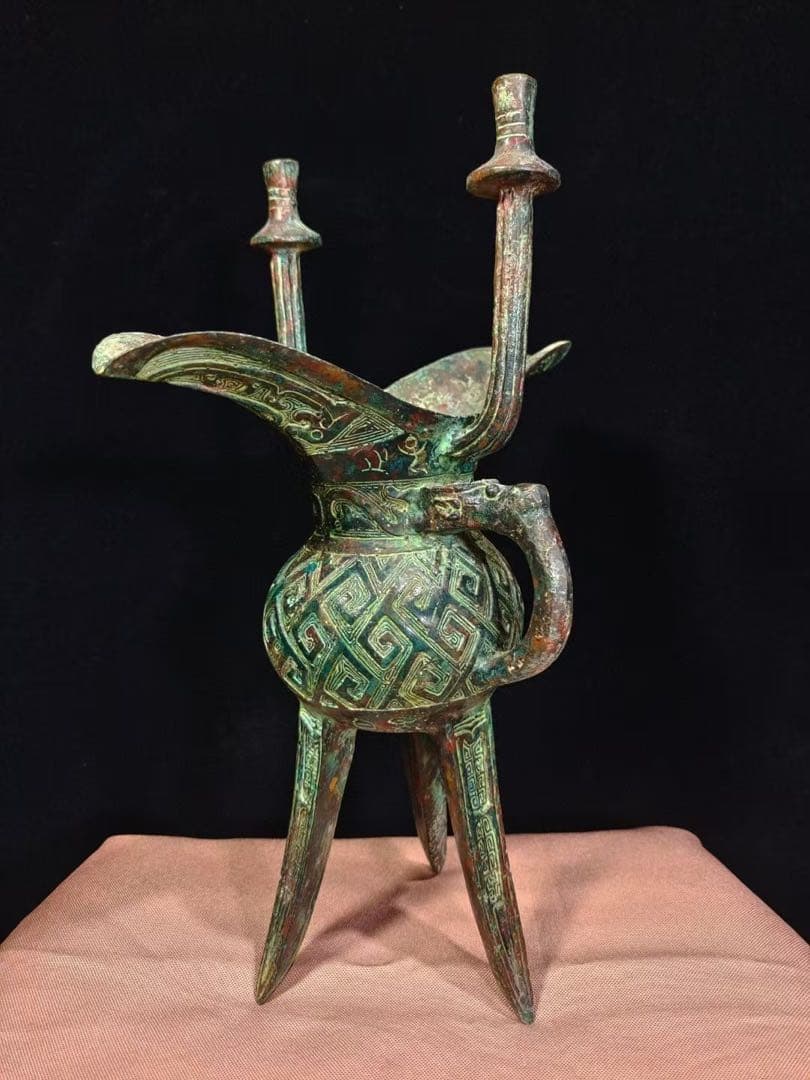 中国古美術品.旧蔵珍品·古青銅器【勾連雷文双流爵】三脚儀式器／古代風礼器／酒器