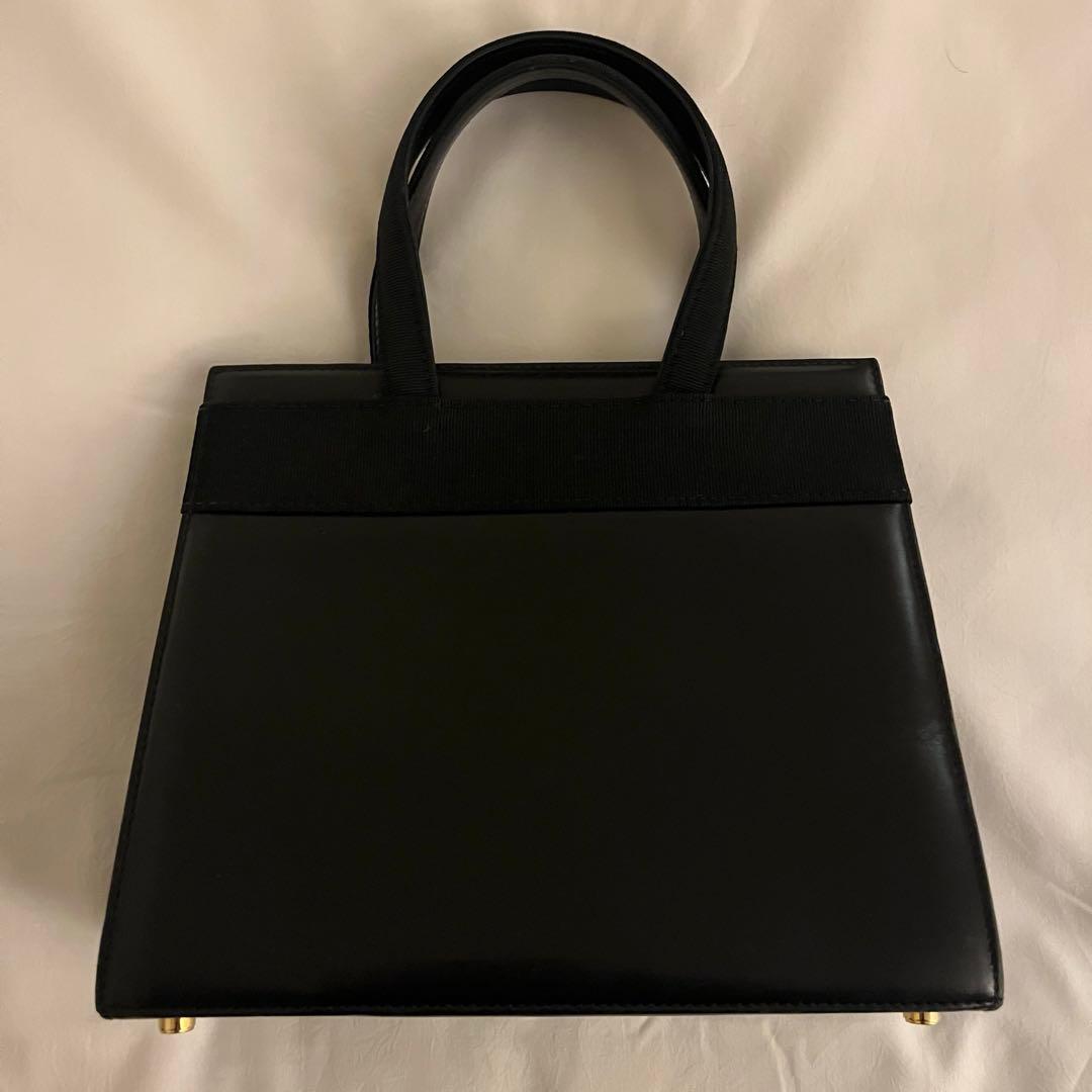 さ*な様 【Salvatore Ferragamo】 Vara リボンハンドバッ