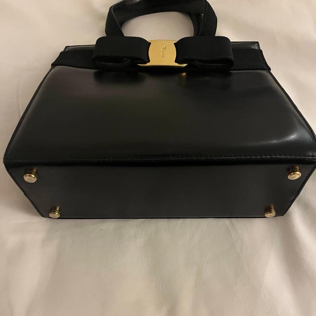 さ*な様 【Salvatore Ferragamo】 Vara リボンハンドバッ