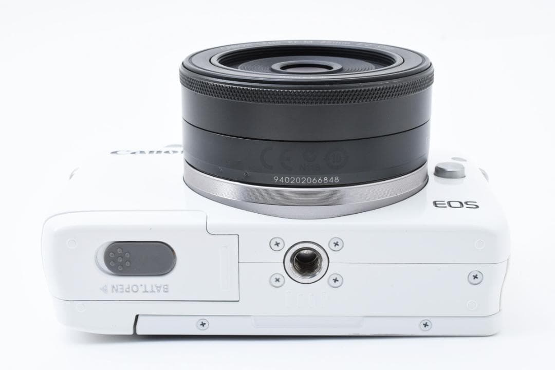 Canon EOS M10 ホワイト パンケーキレンズ EF-M 22mm付