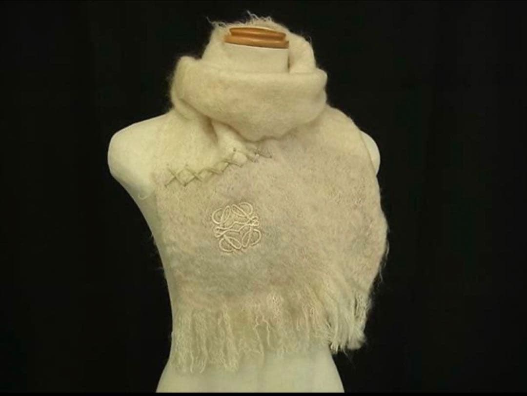 ホワイト モヘアマフラー フリンジ付き　ロエベ　LOEWE