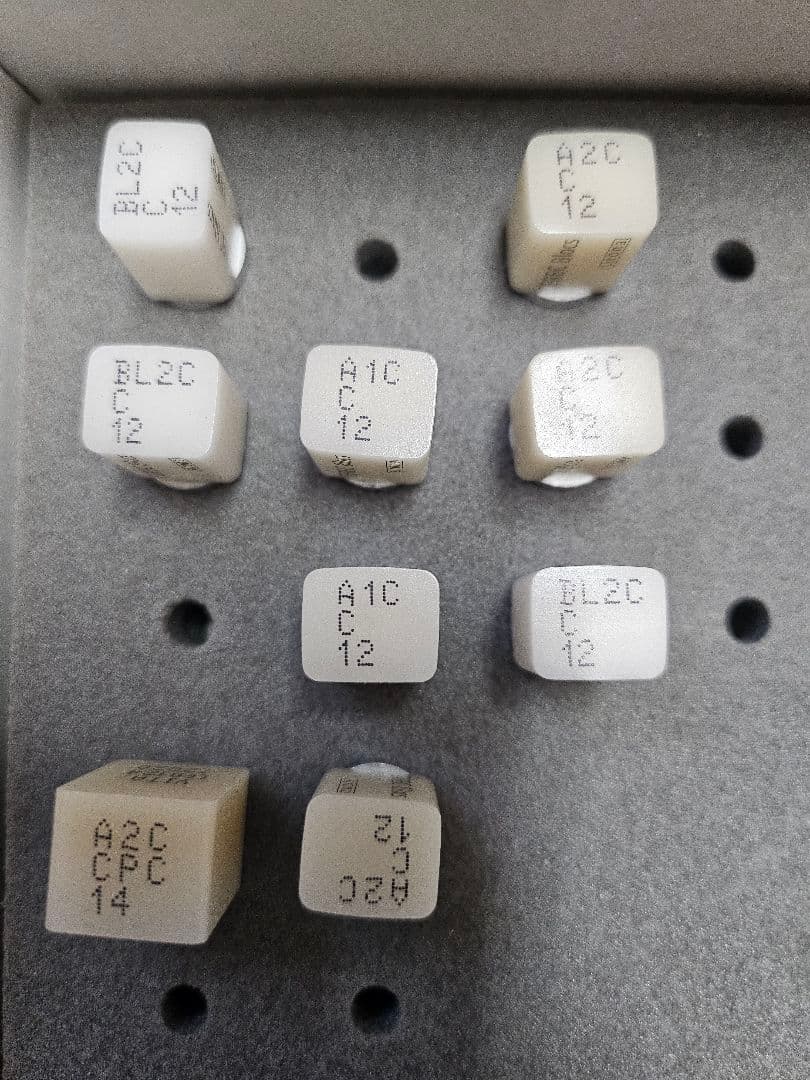 tac　CEREC 用Sirona セラミック 色番多数 欠品あり
