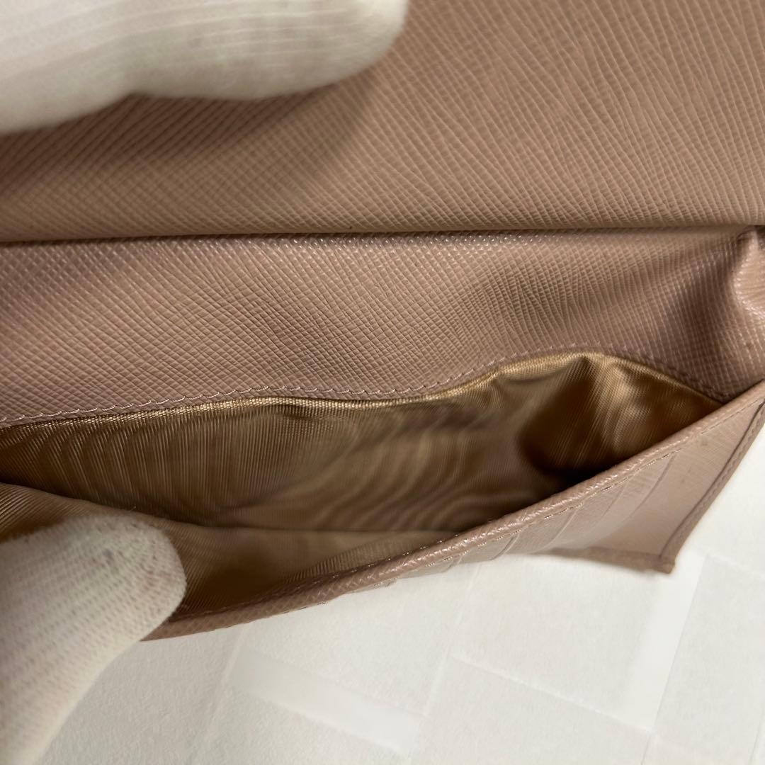 PRADA プラダ　ピンクベージュ 折り財布　サフィアーノ