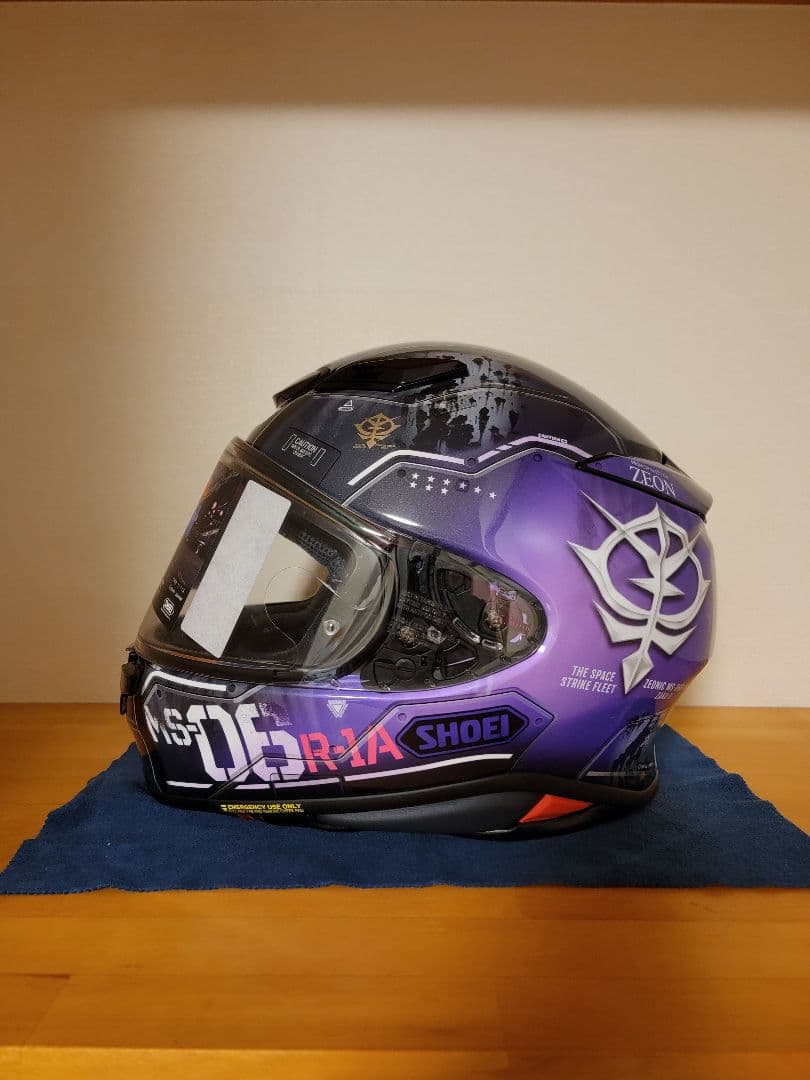 SHOEI Z-8ZEONIC MS-06R-1A 高機動型ザクII黒い三連星