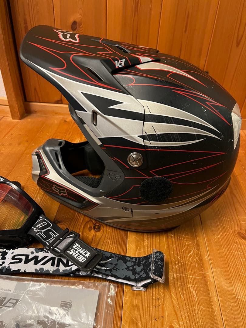 FOX V3 パイロット　オフロード　ヘルメット