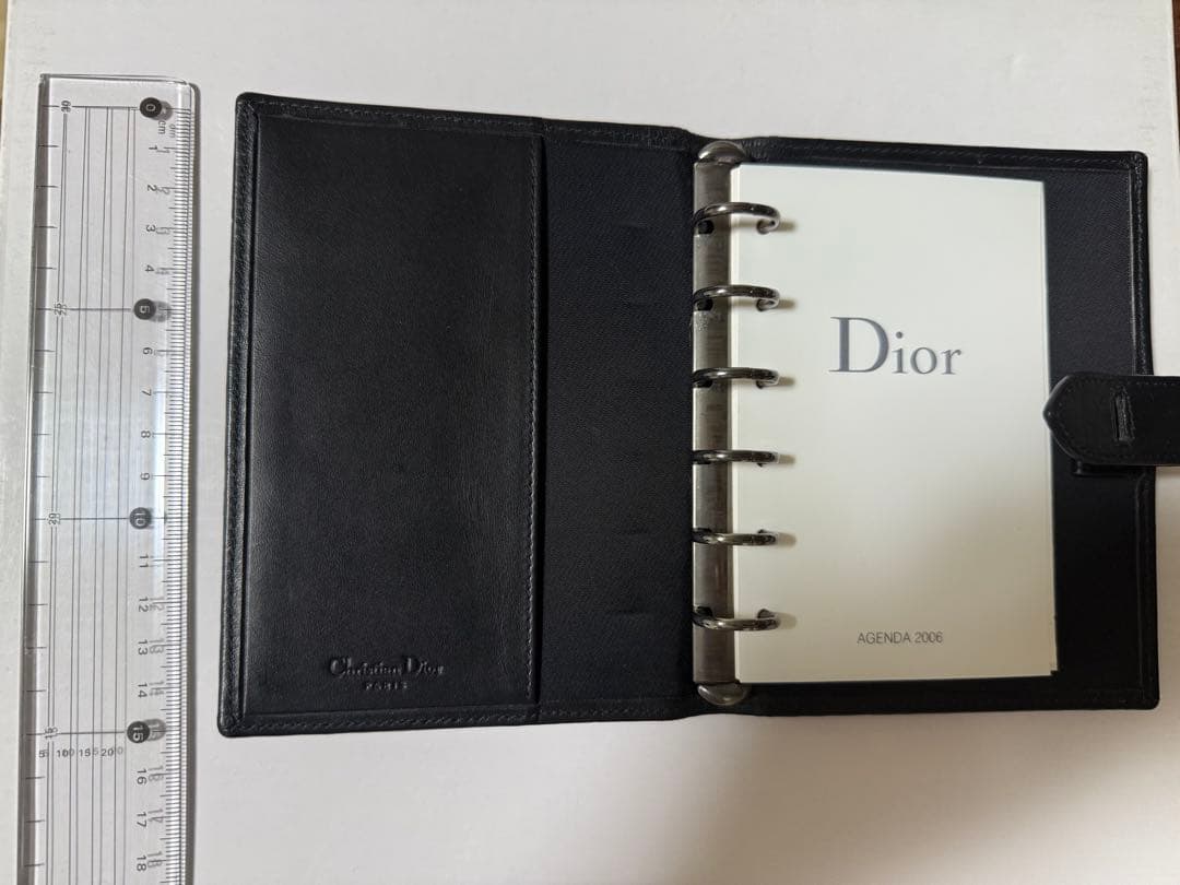 Dior 手帳カバー ロゴ入り 鍵付き