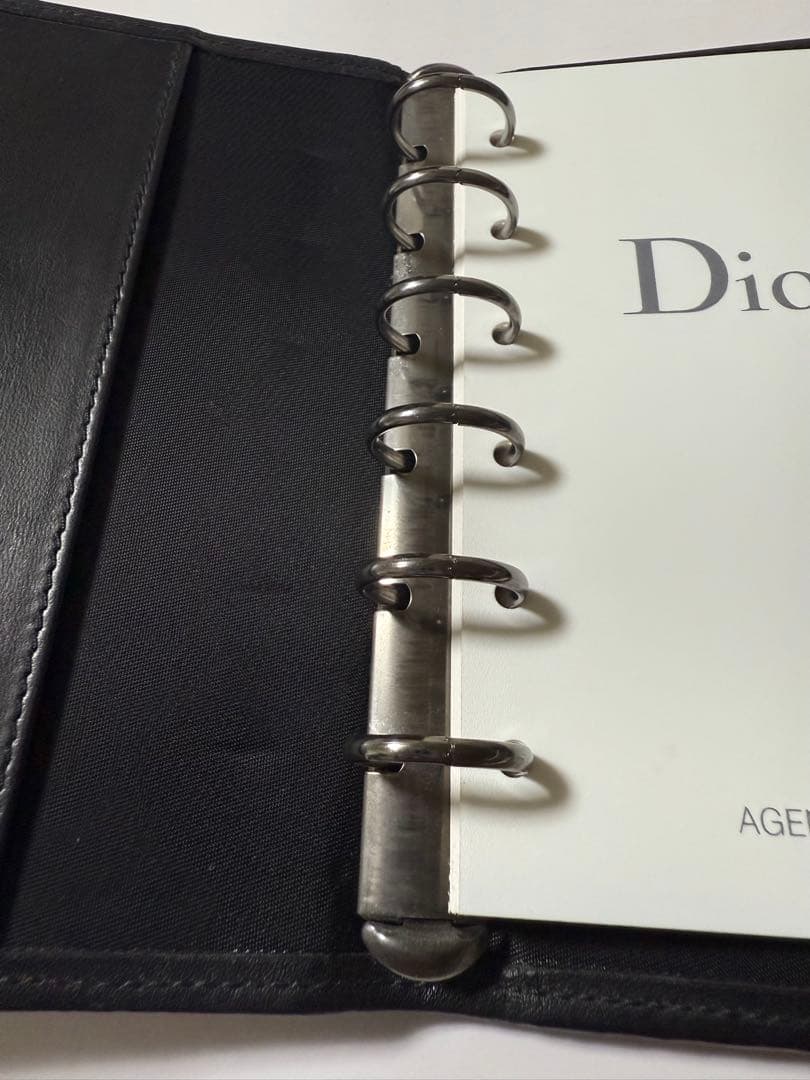 Dior 手帳カバー ロゴ入り 鍵付き