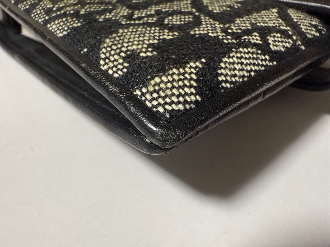 Dior 手帳カバー ロゴ入り 鍵付き