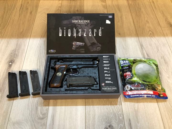 ガスブローバック　エアガン　18禁　バイオハザード　セット価格
