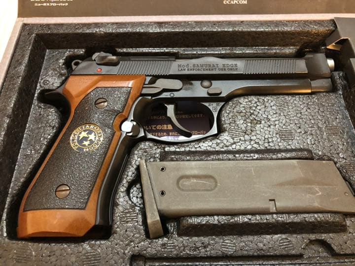 ガスブローバック　エアガン　18禁　バイオハザード　セット価格