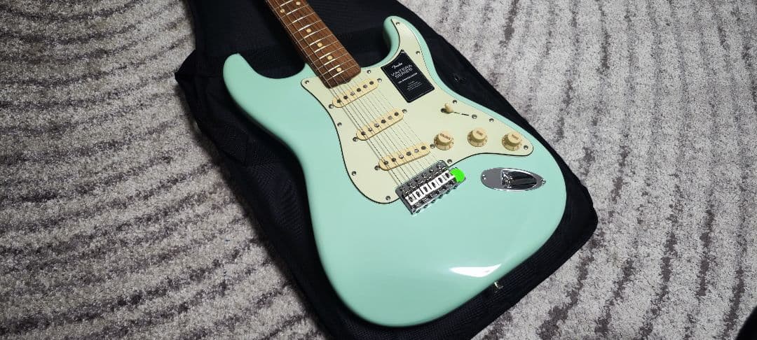 FENDER vintera Stratocaster ストラト