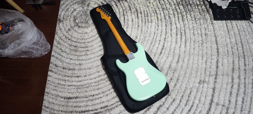 FENDER vintera Stratocaster ストラト