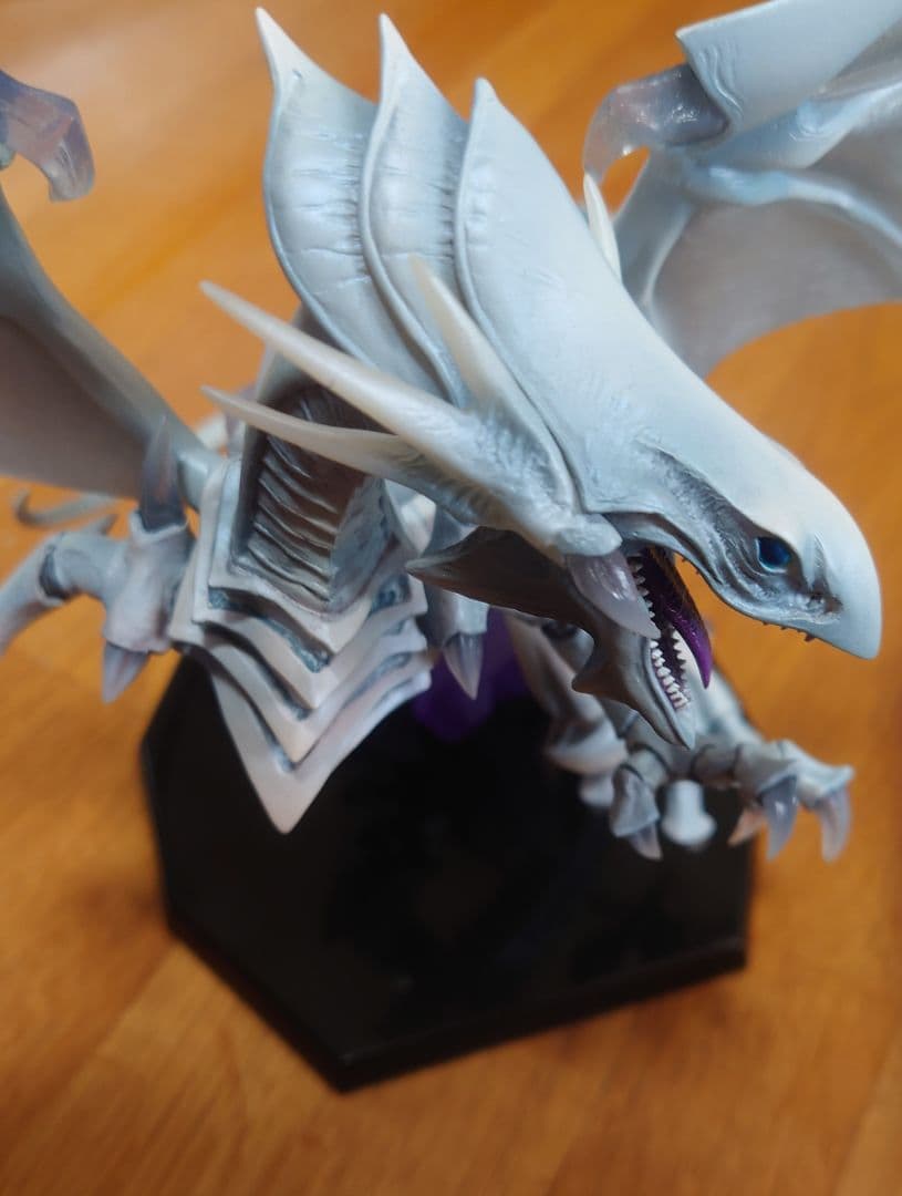 ブルーアイズ・ホワイト・ドラゴン　フィギュア