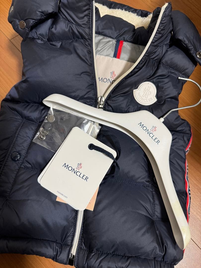 キッズ　MONCLER ダウンベストLUOROUX GILET