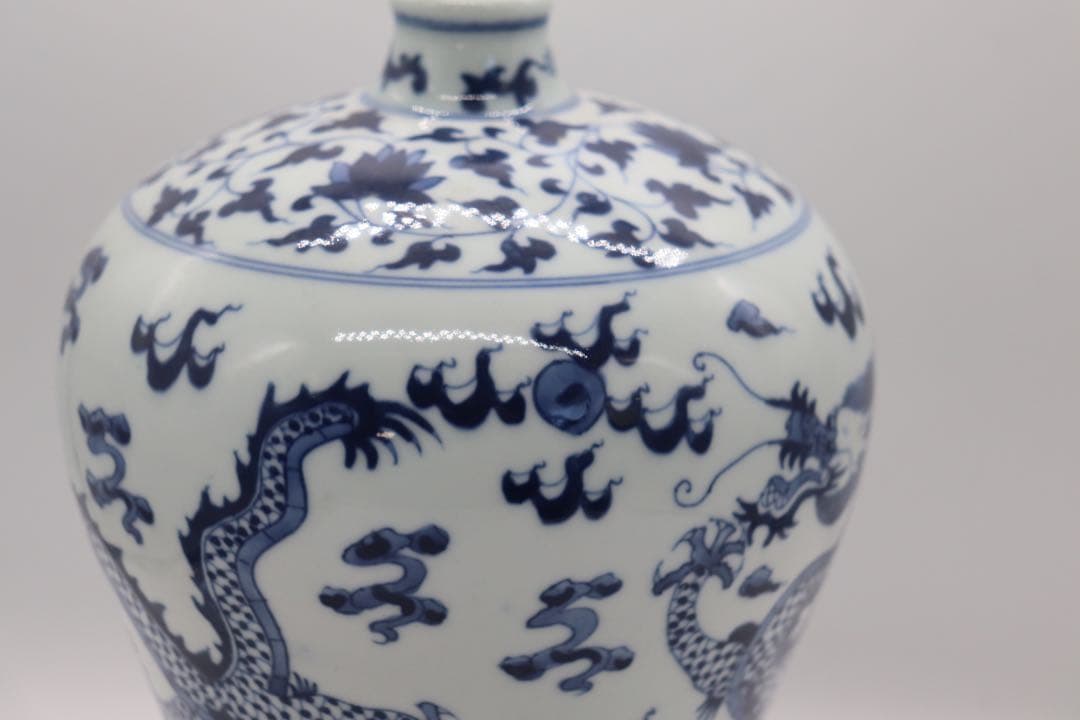 中国　染付　龍紋瓶　送料込み1130