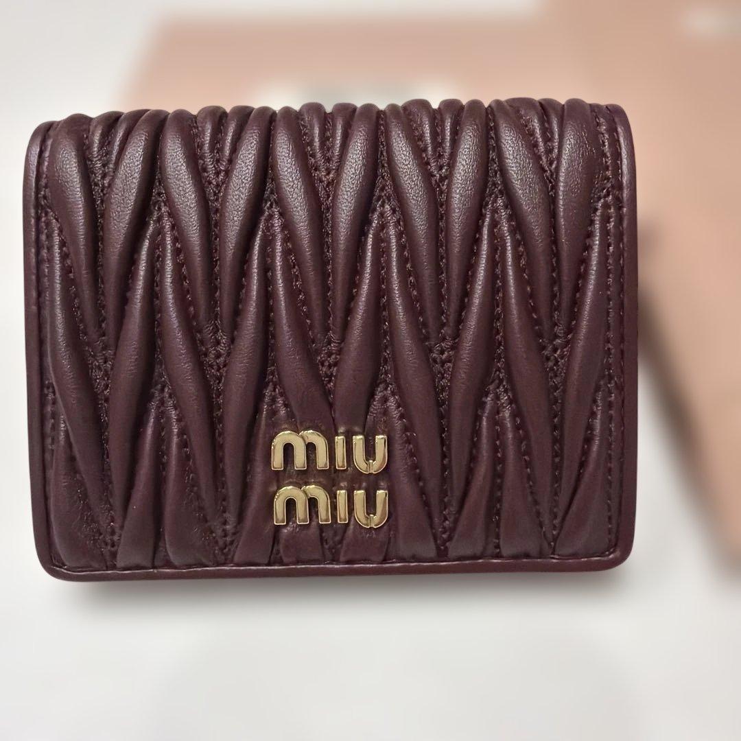 新品☆MIUMIU二つ折り財布 MATELASSE 5MV204