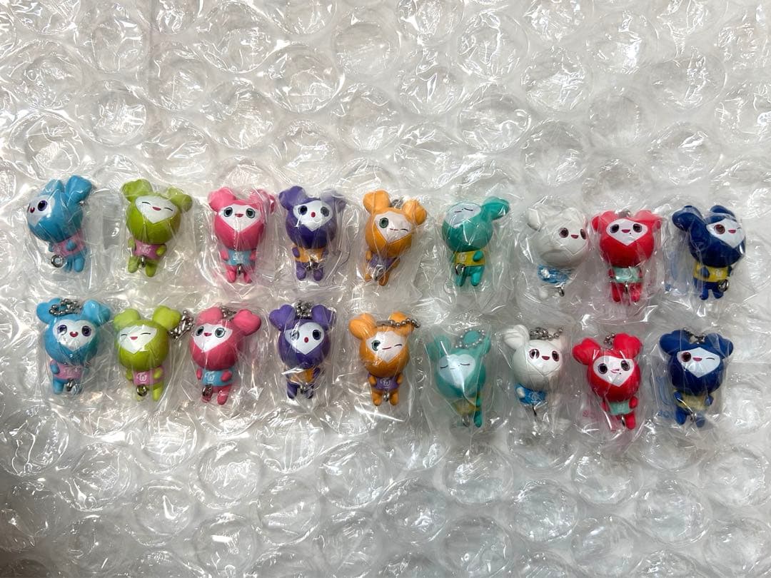 TWICE ガチャ コンプ セット まとめ グッズ バンダイ