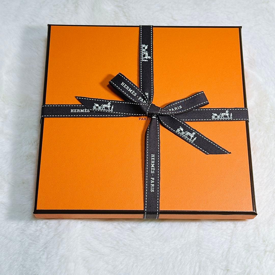 HERMES アニモーナッテ　馬模様 タオルハンカチ 新品