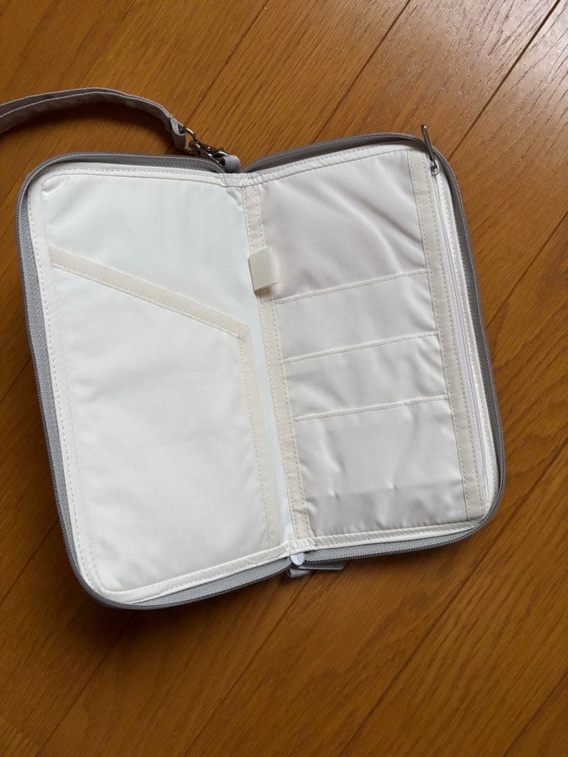 LeSportsac MASTER TRAVEL WALLET ギンガ