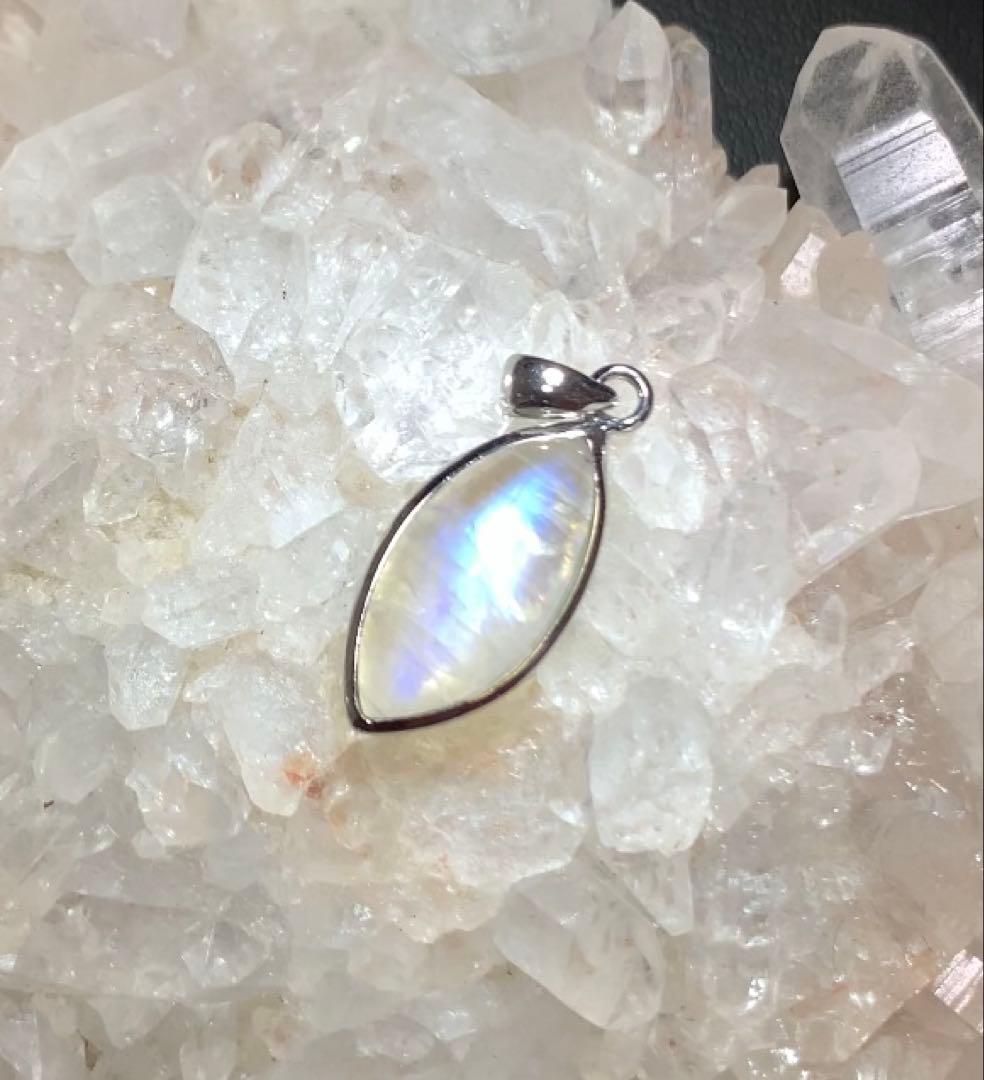 ⭐️eye様⭐️ 《ハイグレード》ホワイトラブラドライト　ペンダントトップ