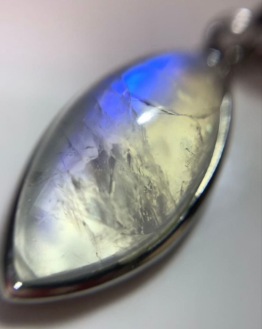 ⭐️eye様⭐️ 《ハイグレード》ホワイトラブラドライト　ペンダントトップ