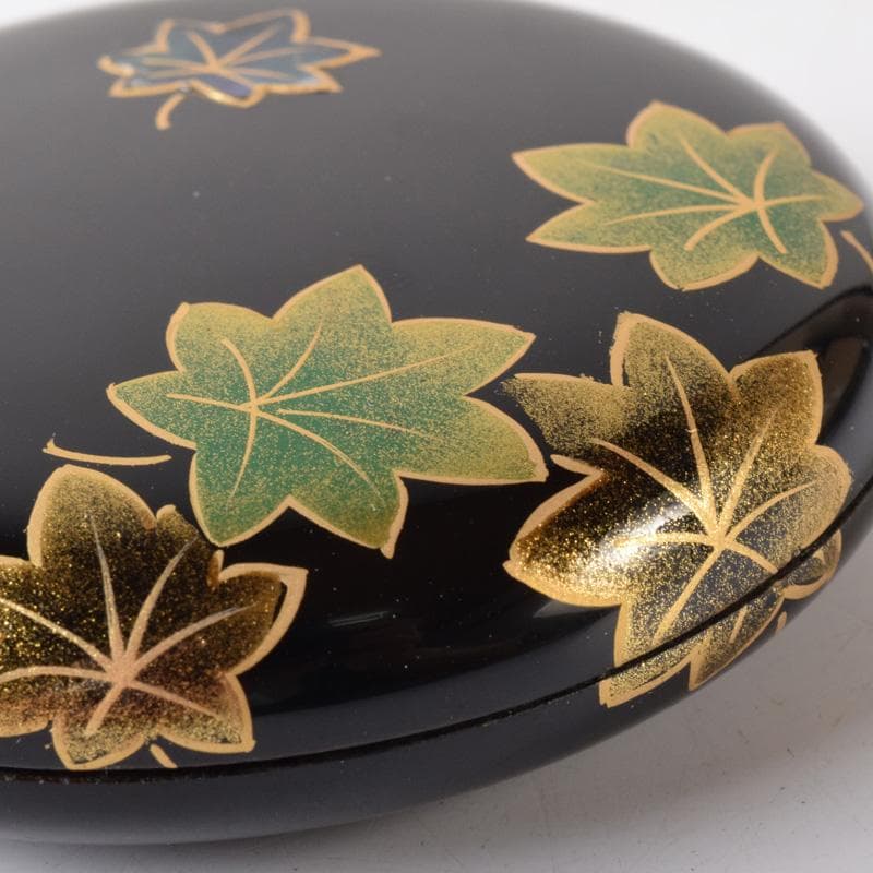 茶道具　蒔絵師　西村弘峰作　青楓螺鈿蒔絵　万寿形　香合　共箱　V　7699