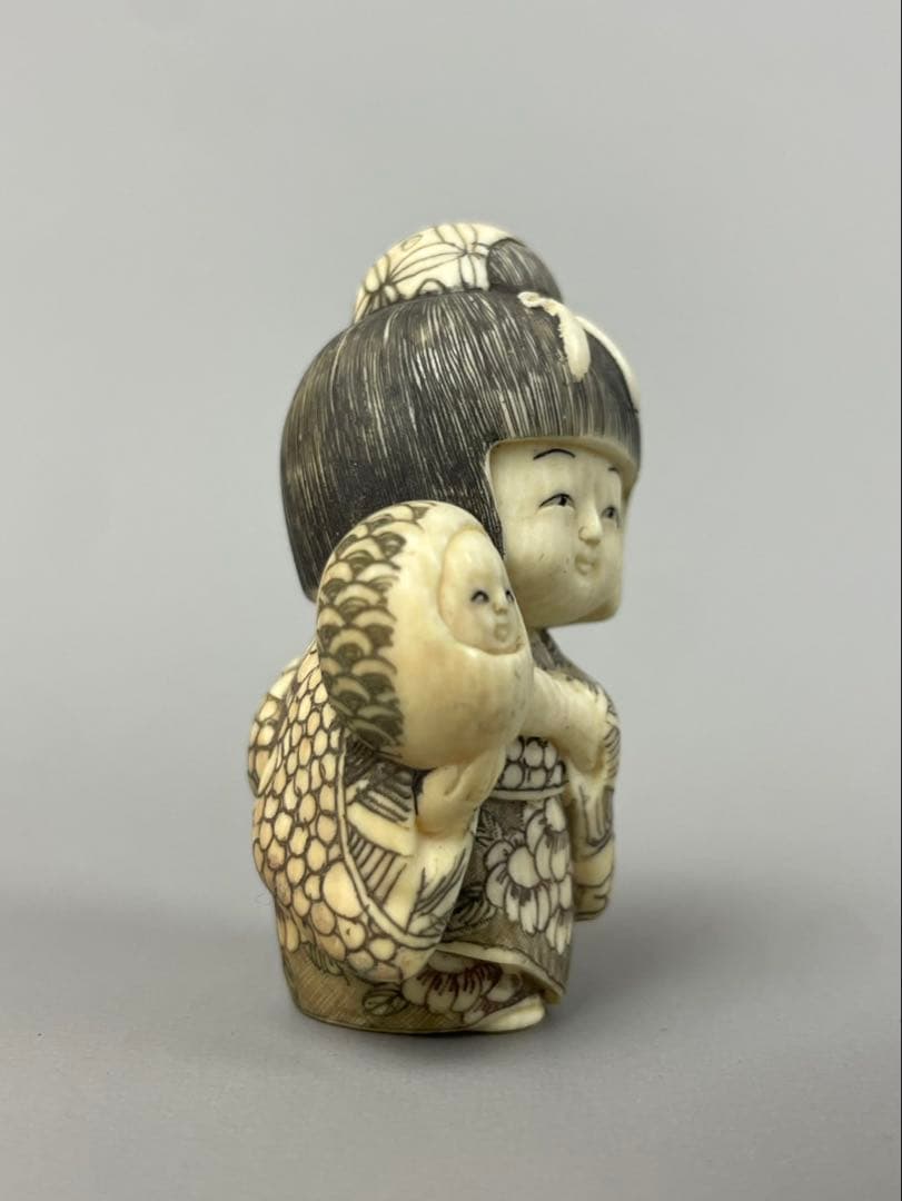 時代根付 極上細密彫り天然素材 白材 マンモス牙製 作家物 在銘 中国美術 唐子