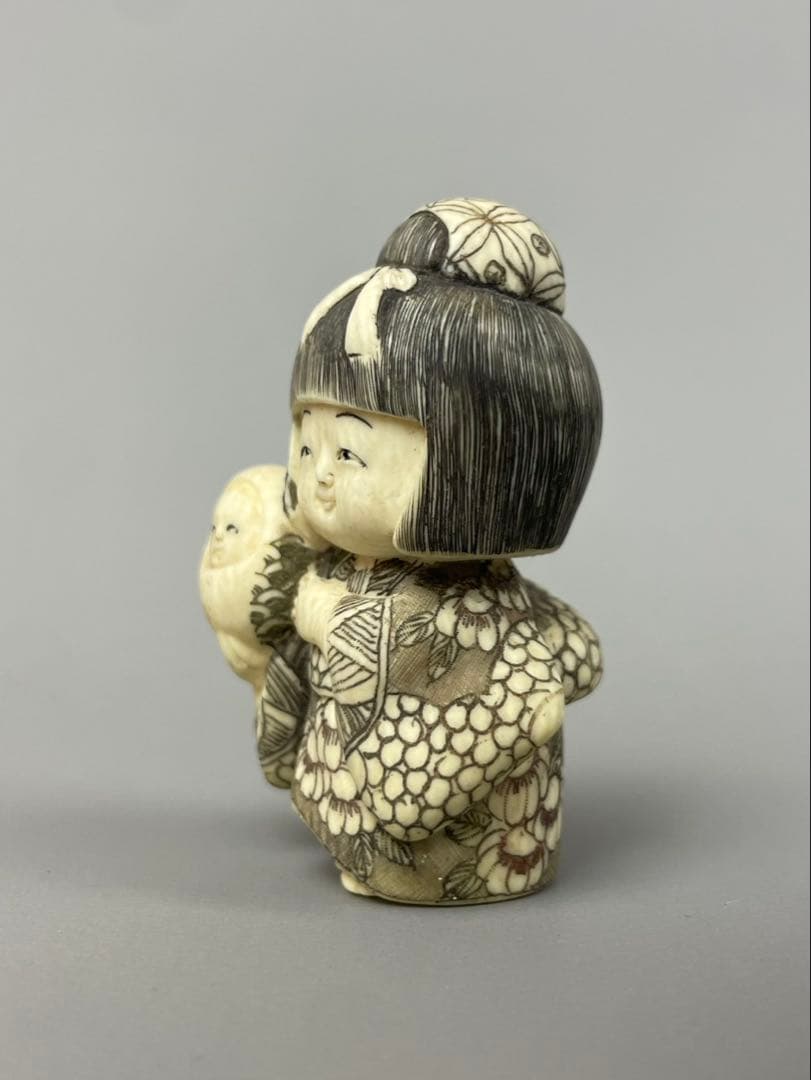 時代根付 極上細密彫り天然素材 白材 マンモス牙製 作家物 在銘 中国美術 唐子