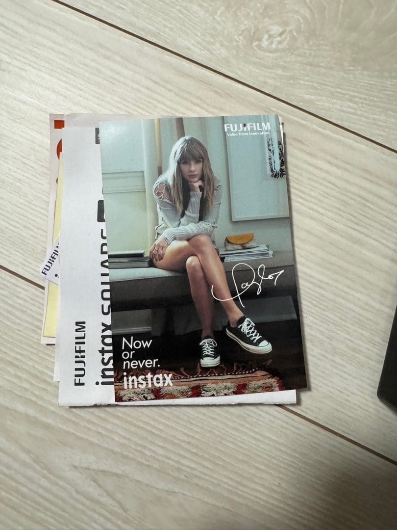 テイラースウィフト Taylor Swift instax square SQ6