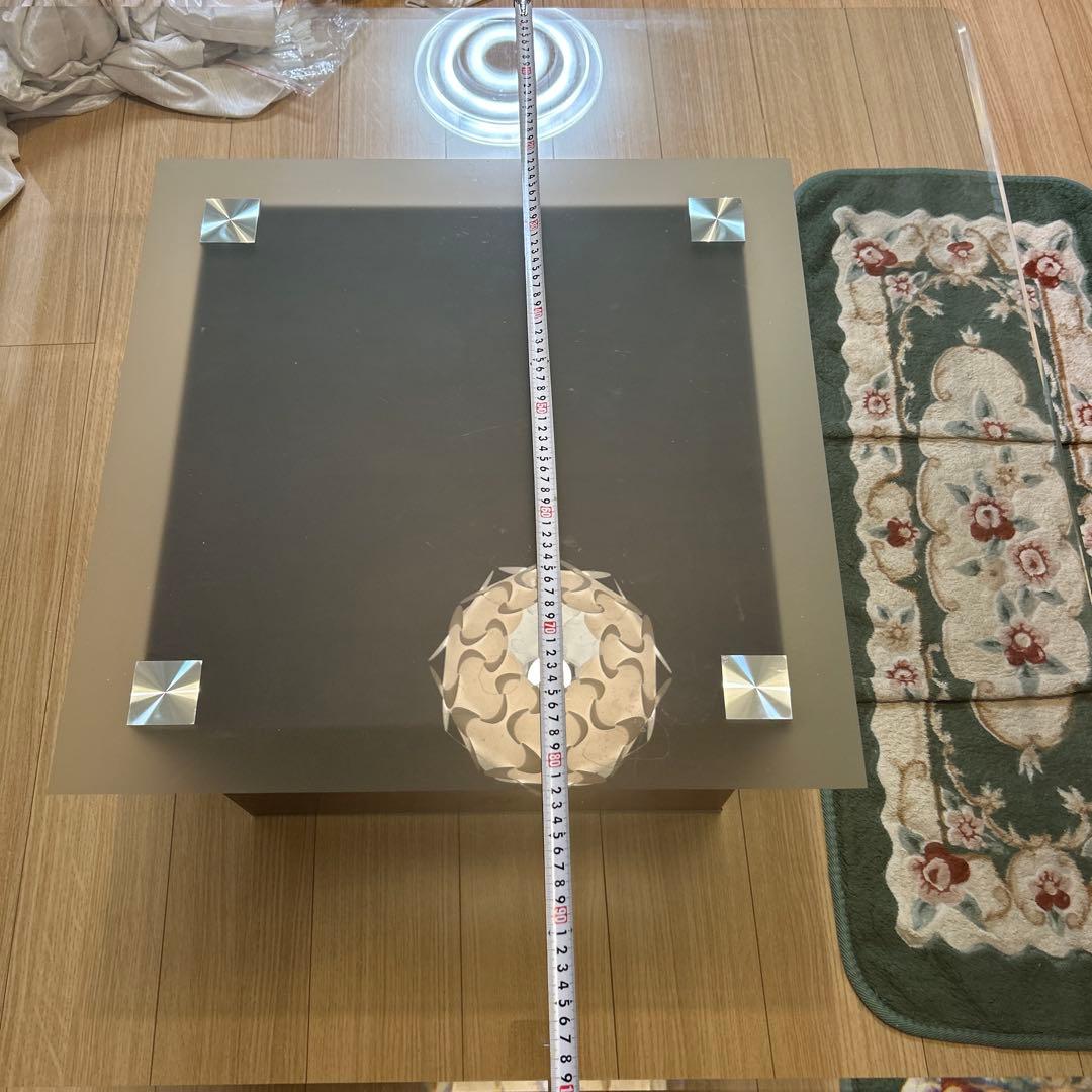 モダンデザイン　高級とおしゃれなローテーブル　ガラス天板 木製センターテーブル