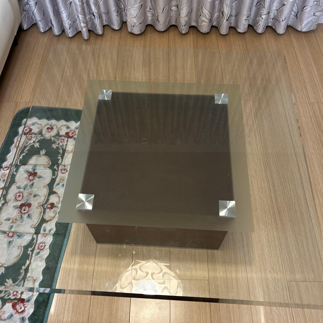 モダンデザイン　高級とおしゃれなローテーブル　ガラス天板 木製センターテーブル