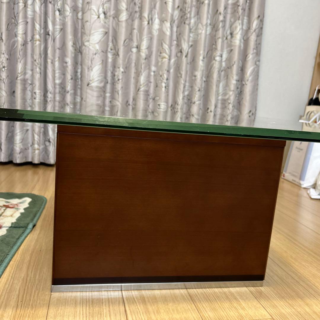 モダンデザイン　高級とおしゃれなローテーブル　ガラス天板 木製センターテーブル