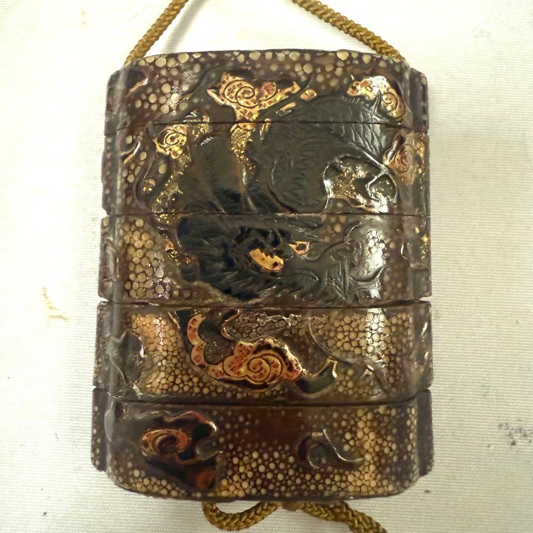 時代物　雲龍高蒔絵印籠　根付　かえる