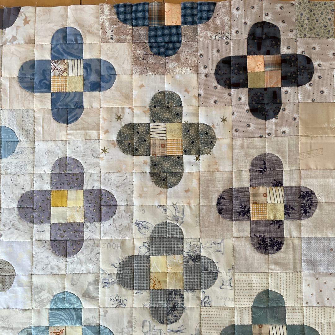 パッチワーク　キルトトップ　フラワー