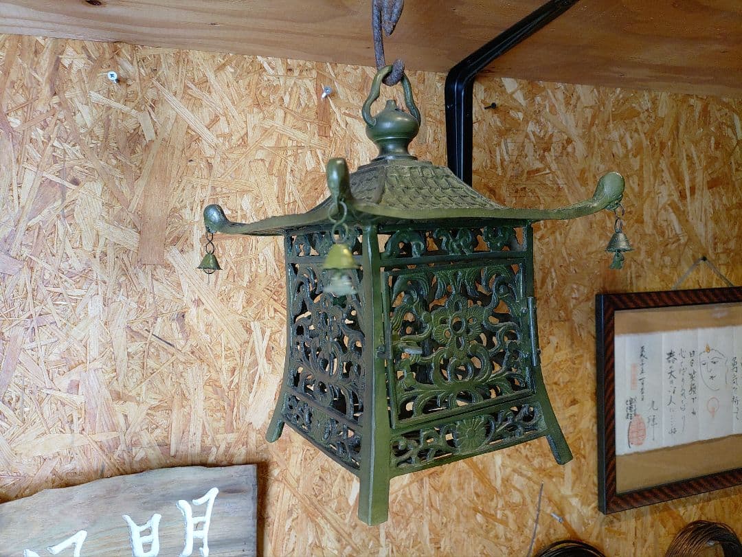 吊り灯籠　唐草紋　　アンティーク　雑貨　骨董　吊灯籠　灯り　照明　庭　インテリア