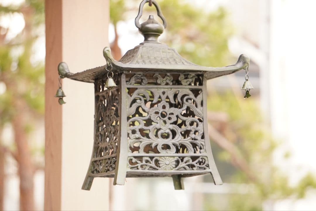 吊り灯籠　唐草紋　　アンティーク　雑貨　骨董　吊灯籠　灯り　照明　庭　インテリア