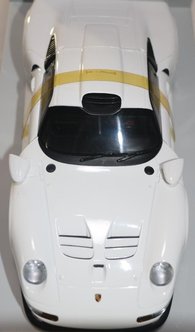 貴重　UTモデルズ製 ポルシェ９１１ＧＴ１　白　１／１８　中古品
