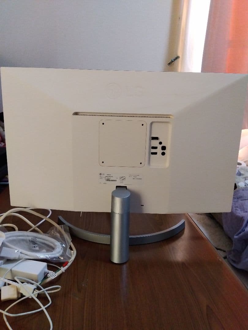 値下げ【未使用に近い美品】LG 4K 27UL500-W　２７インチモニター